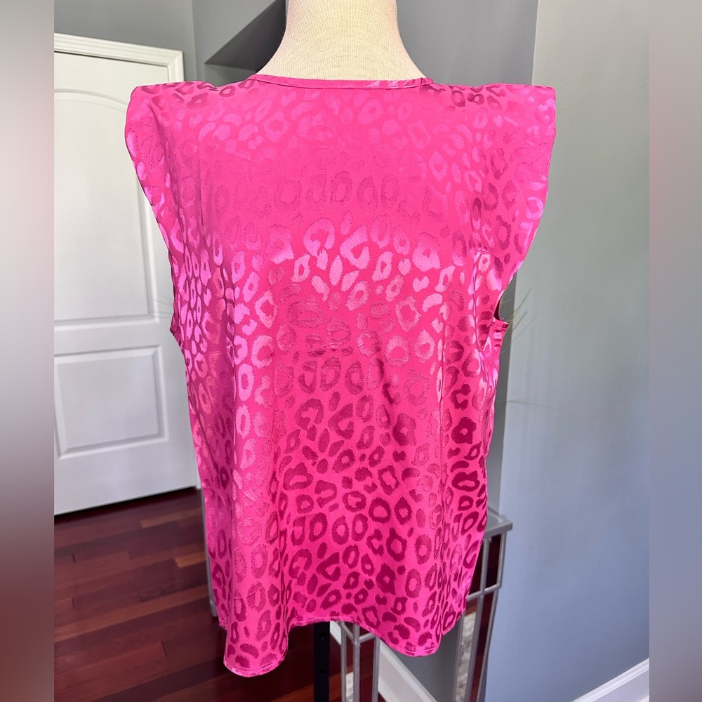 Avanova PinK Top NWT